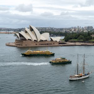 Blick von der Harbour Bridge auf das Opera House
