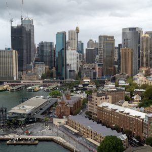Blick von der Harbour Bridge auf Sydney Skyline 